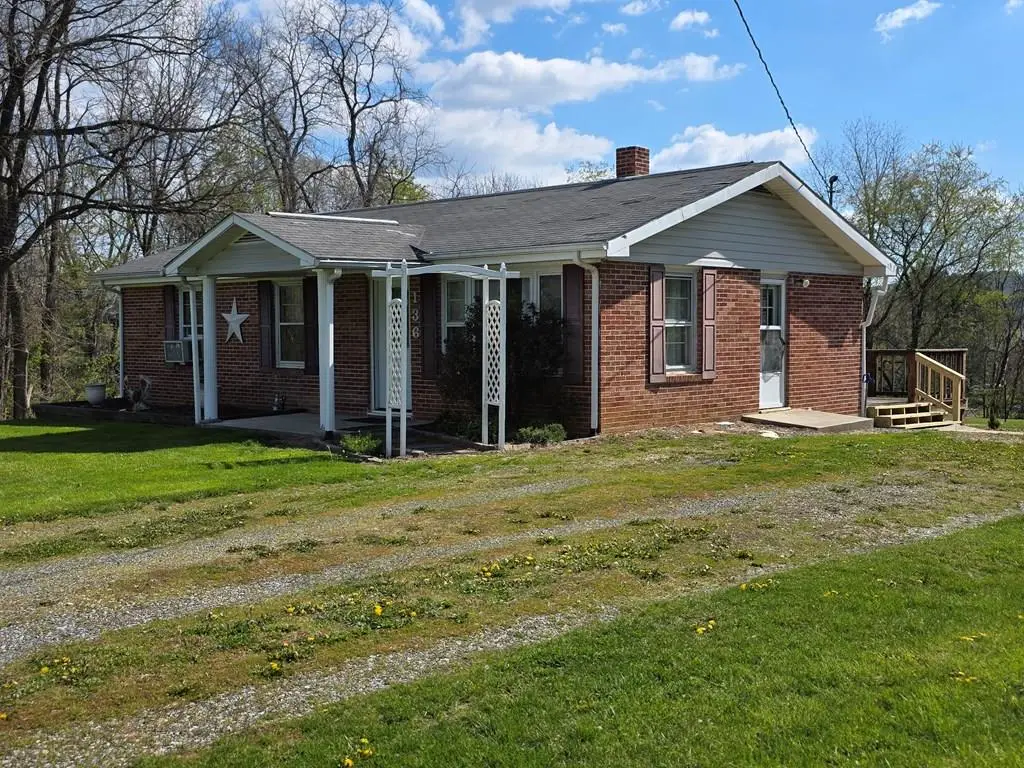 136 Virginia Ave, Max Meadows, VA 24360 - #1