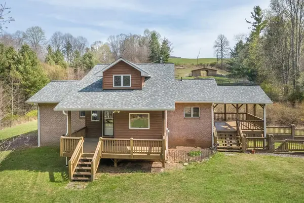 931 Maple Shade Rd, Laurel Fork, VA 24352