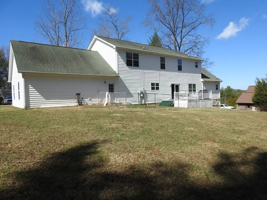 337 Fox Run Dr, Galax, VA 24333 - #3