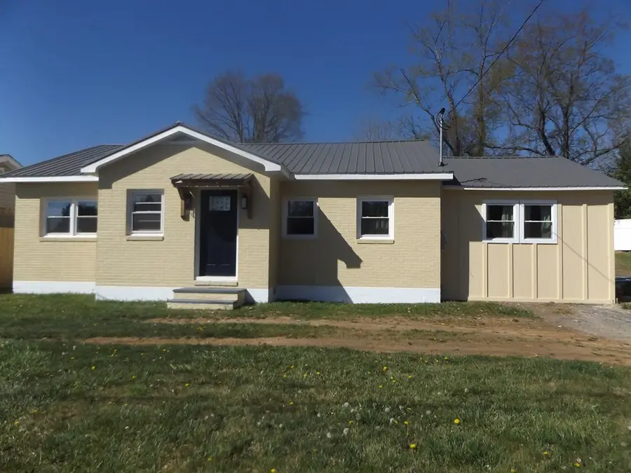 700 West Grayson St., Hillsville, VA 24343 - #2