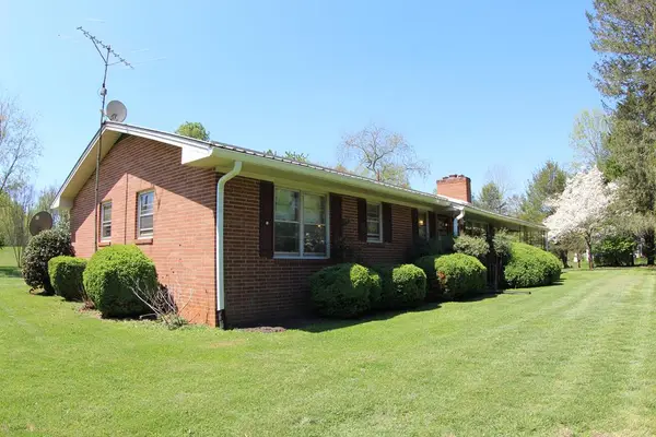 11830 Ararat Hwy, Claudville, VA 24076