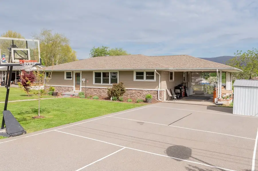 913 Locust Drive, Pearisburg, VA 24134 - #2