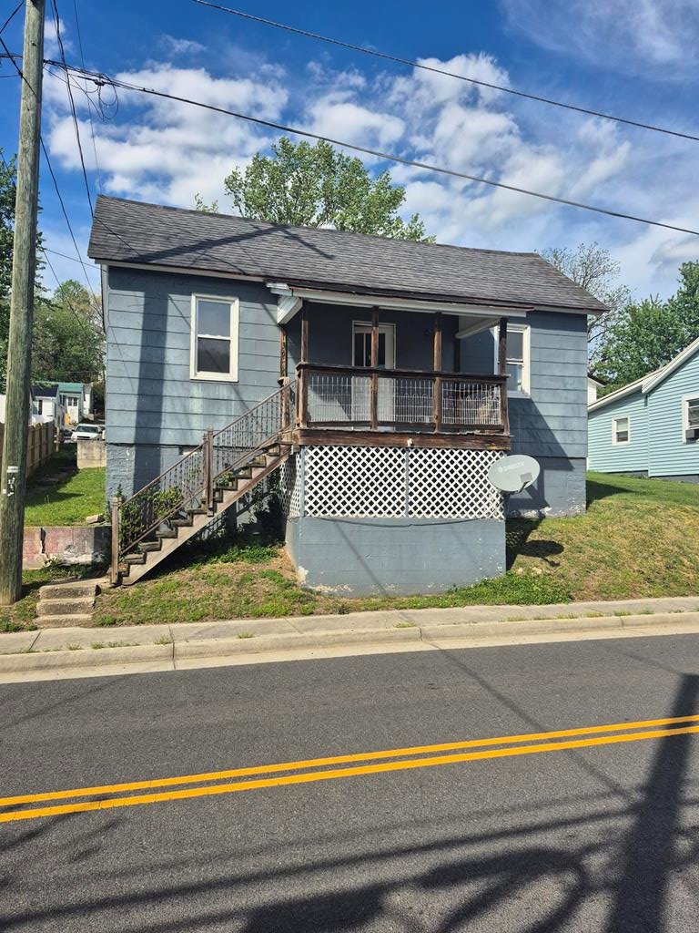 139 W Main St, Fries, VA 24330 - #1