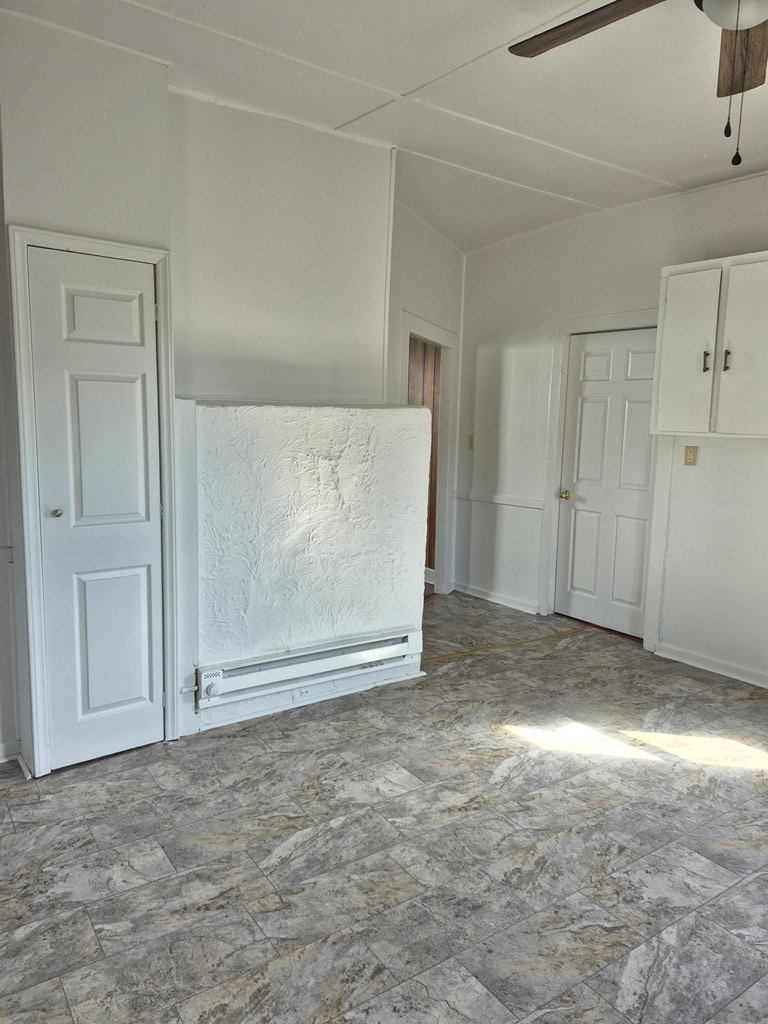 139 W Main St, Fries, VA 24330 - #3