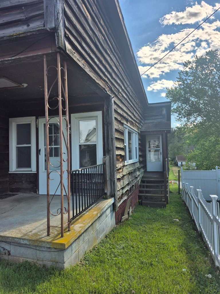 718 Main St, Fries, VA 24330 - #3