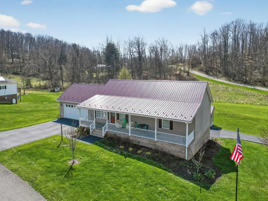 108 Brooke St, Chilhowie, VA 24319 - #1