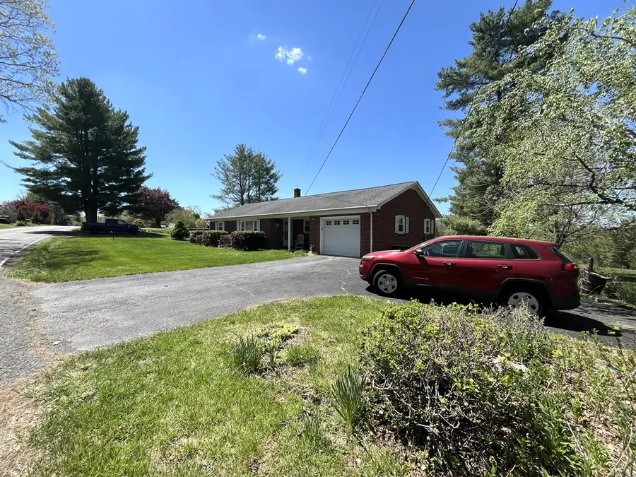 1318 Coon Ridge Road, Hillsville, VA 24343 - #3