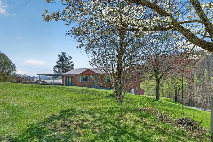 1954 High Point Road, Castlewood, VA 24224 - #2