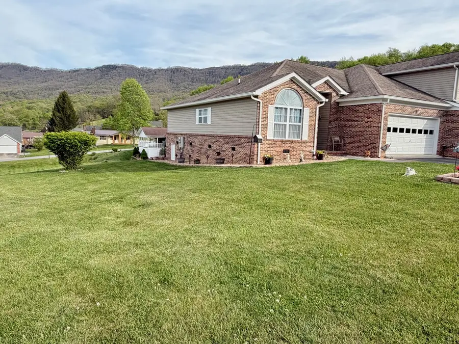 195 Forest Hill Dr, Tazewell, VA 24651 - #3