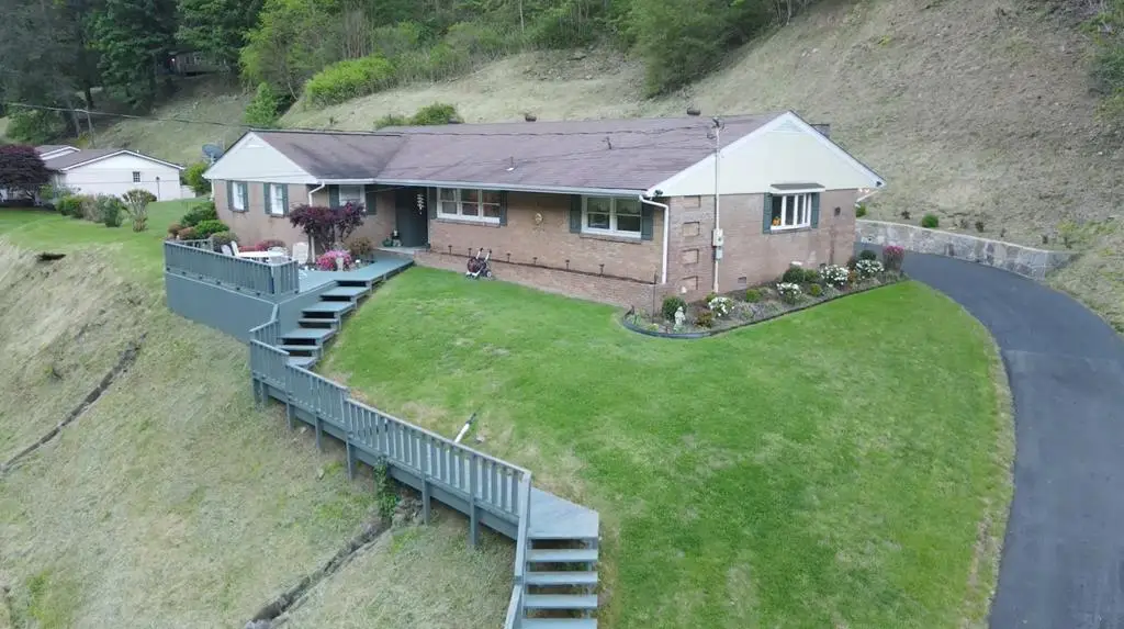 1336 Watkins St, Grundy, VA 24614 - #1