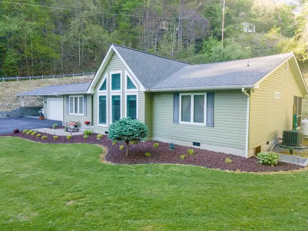 1148 Sierra Dr, Oakwood, VA 24631