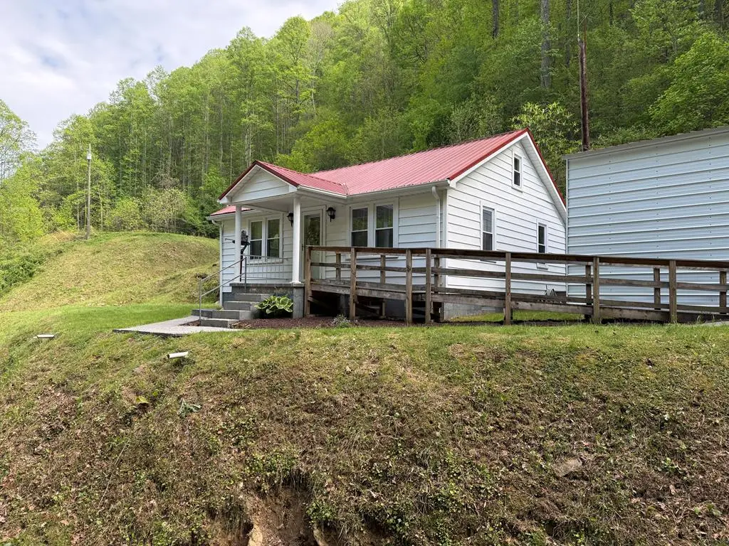 1762 Woods Fork Rd, Grundy, VA 24614 - #1