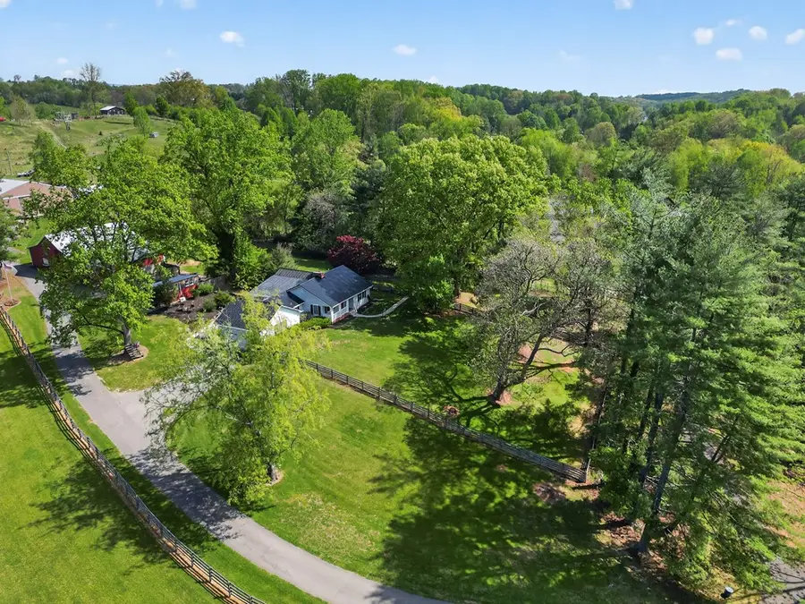 15305 Foxchase Rd, Abingdon, VA 24210 - #2