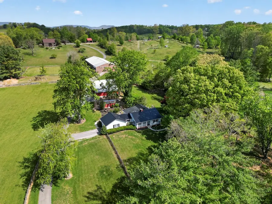 15305 Foxchase Rd, Abingdon, VA 24210 - #3