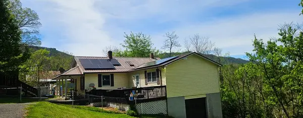 467 Earls Branch, Pounding Mill, VA 24637