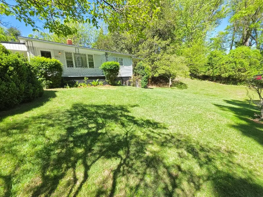 312 Edgewood Dr, Galax, VA 24333 - #2