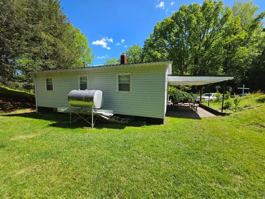 312 Edgewood Dr, Galax, VA 24333 - #3