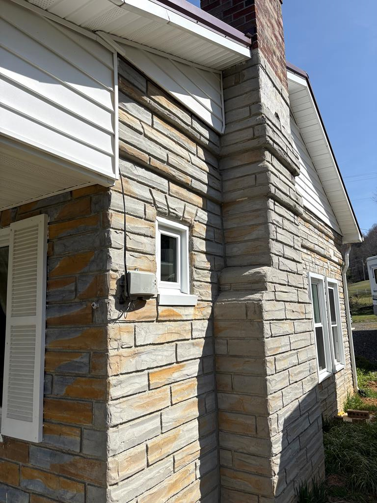 315 Rock Creek Rd, Hillsville, VA 24343 - #2