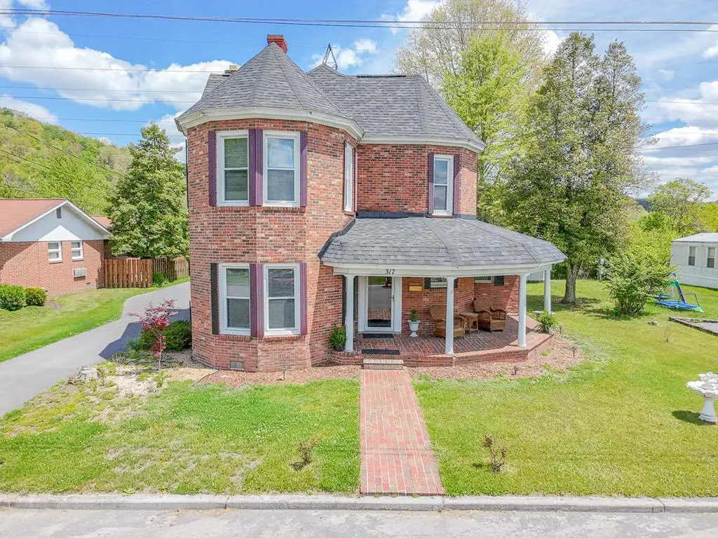 317 Fairfax Ave, Richlands, VA 24641 - #1
