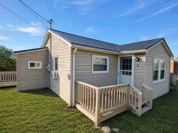 6 Wolfsnare Ln, Fries, VA 24330