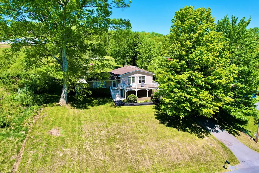 637 Hilltop St, Marion, VA 24354 - #3