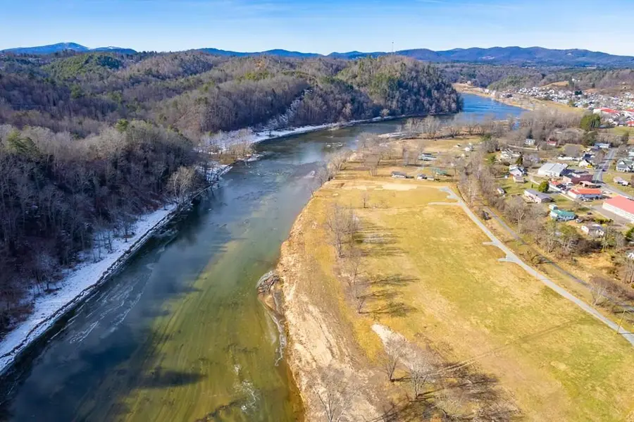 130 Ferry Crossing, Fries, VA 24330 - #2