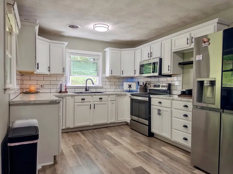 260 Rolling Hills Dr., Marion, VA 24354 - #3