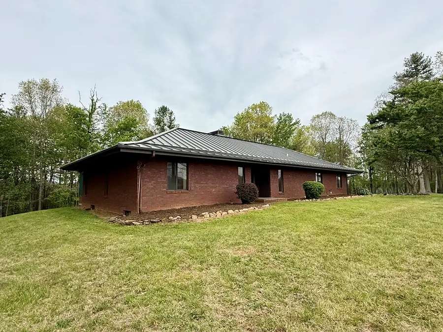 531 Northwoods Ln, Galax, VA 24333 - #3