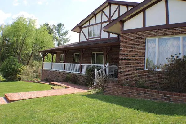 161 Valley Dr, Richlands, VA 24641