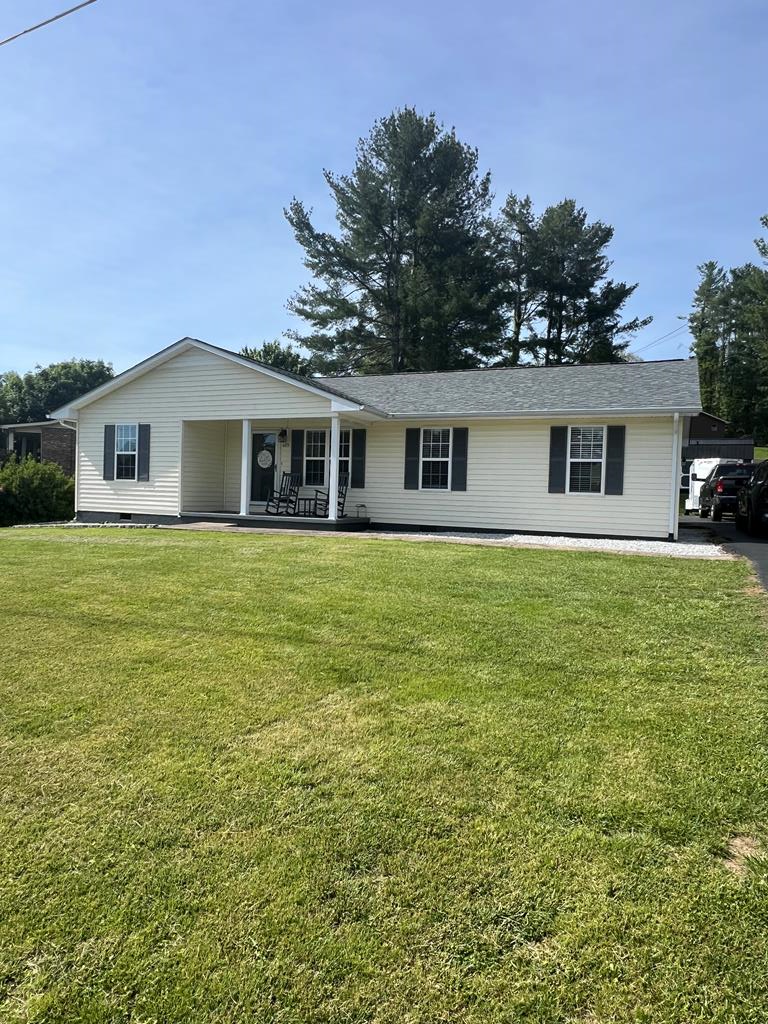 605 Parkwood Dr, Galax, VA 24333 - #1