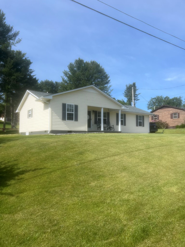 605 Parkwood Dr, Galax, VA 24333 - #2