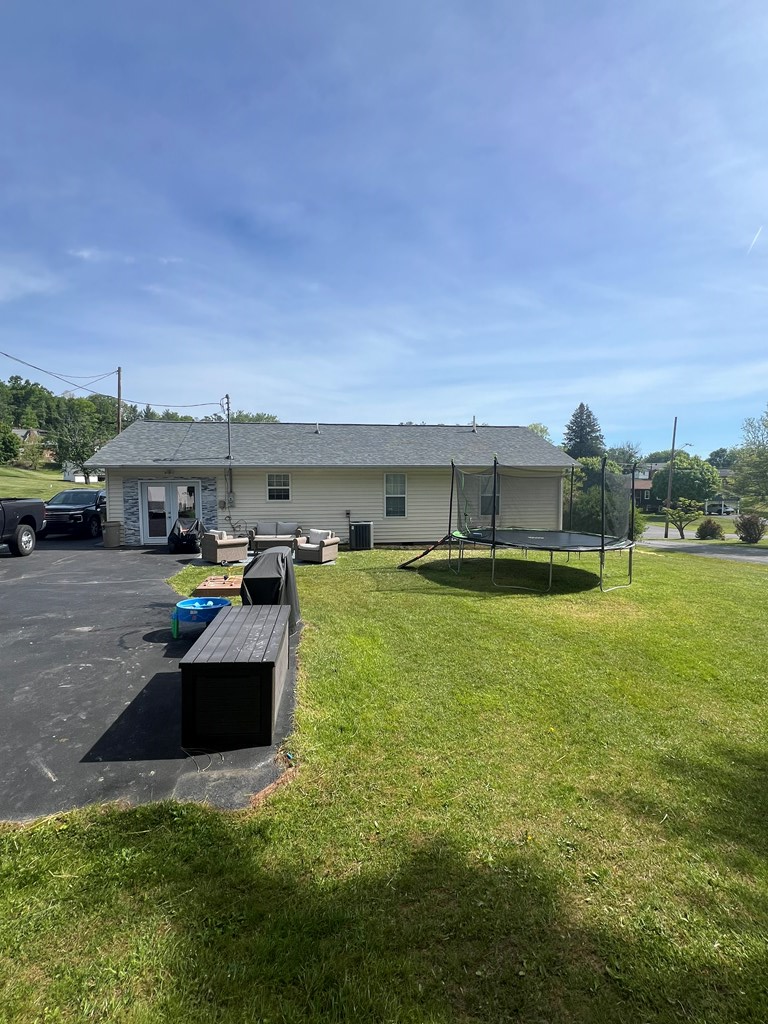 605 Parkwood Dr, Galax, VA 24333 - #3