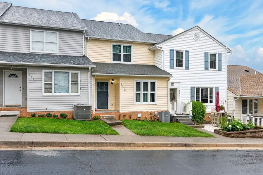 6138 Schoolfield Ave, Radford, VA 24141 - #2