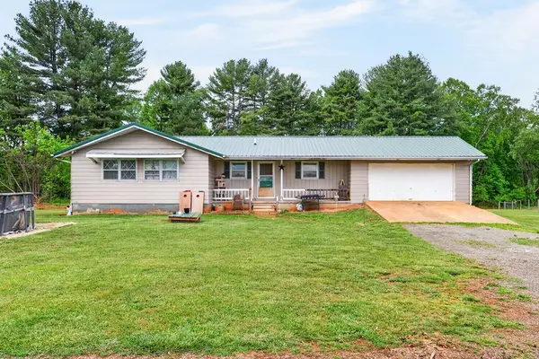 147 Iron Ore Ln, Barren Springs, VA 24313