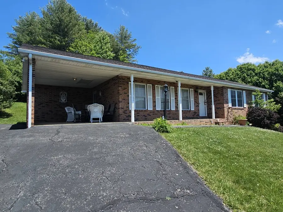 122 LAWSON LANE, Cedar Bluff, VA 24609 - #2