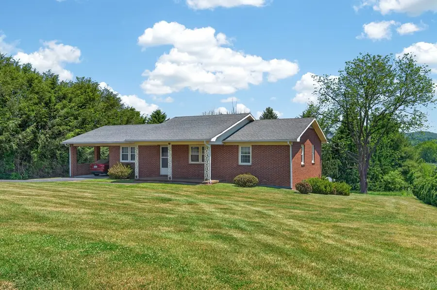 114 Wilkinson Dr., Hillsville, VA 24343 - #2