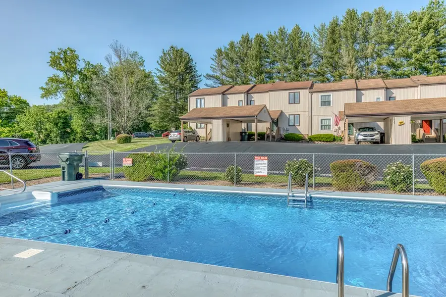 1181 Pebble Dr, Bristol, VA 24201 - #2