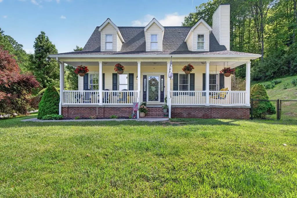 520 Mountain Lake Dr., North Tazewell, VA 24630 - #1