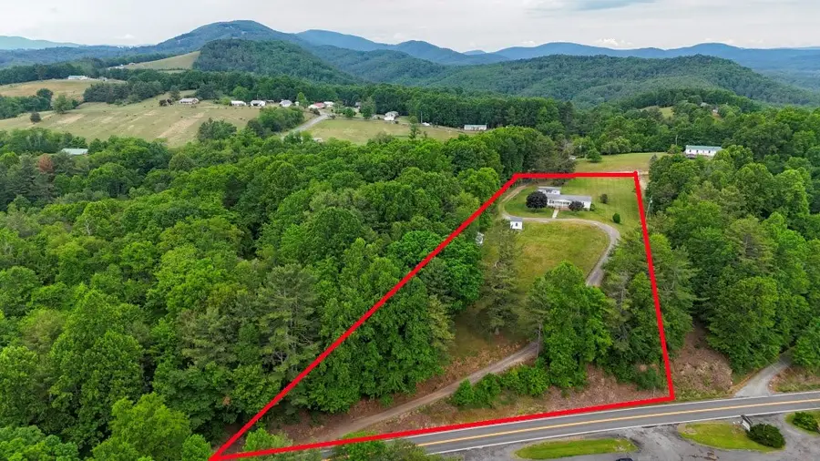 3137 Ivanhoe Road, Fries, VA 24330 - #3