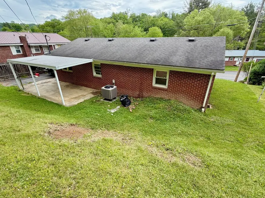 216 Burnette St, Richlands, VA 24641 - #3