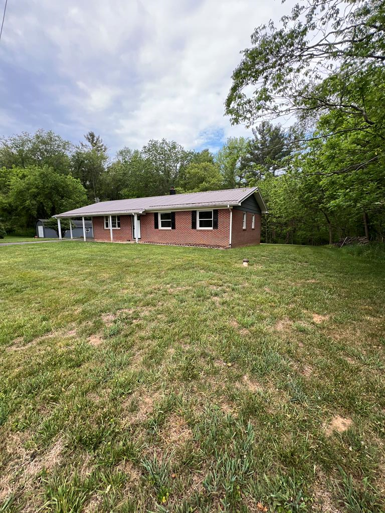 2286 Gladesboro Rd, Hillsville, VA 24343 - #1