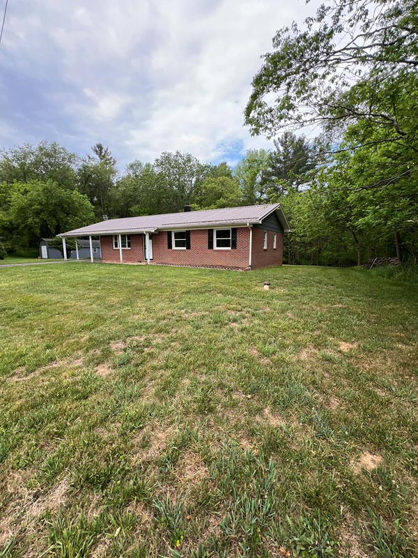 2286 Gladesboro Rd, Hillsville, VA 24343