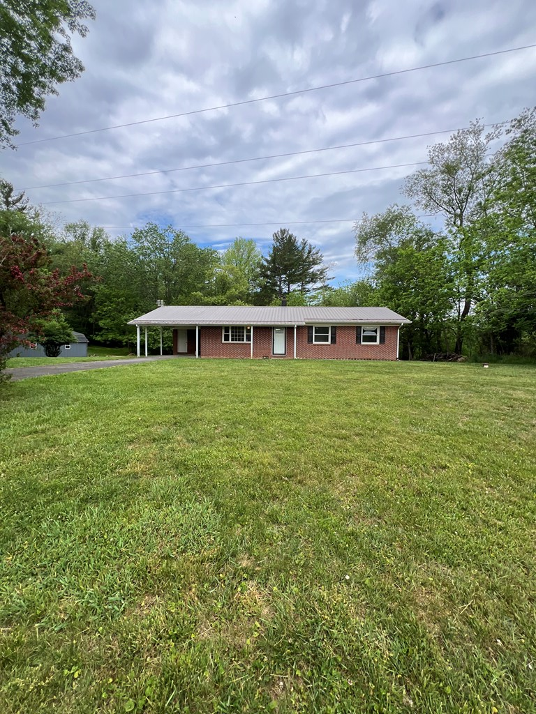 2286 Gladesboro Rd, Hillsville, VA 24343 - #2