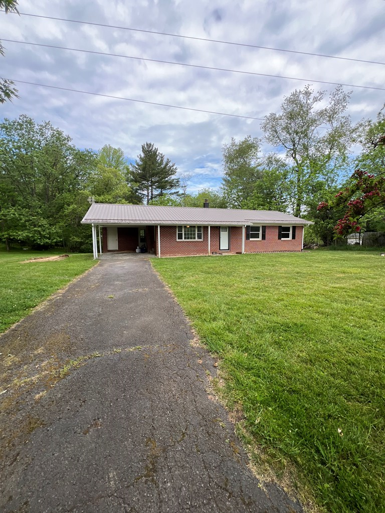 2286 Gladesboro Rd, Hillsville, VA 24343 - #3