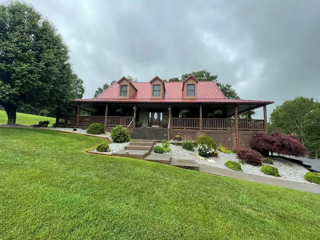 207 Knobs Lane, Cedar Bluff, VA 24609 - #1