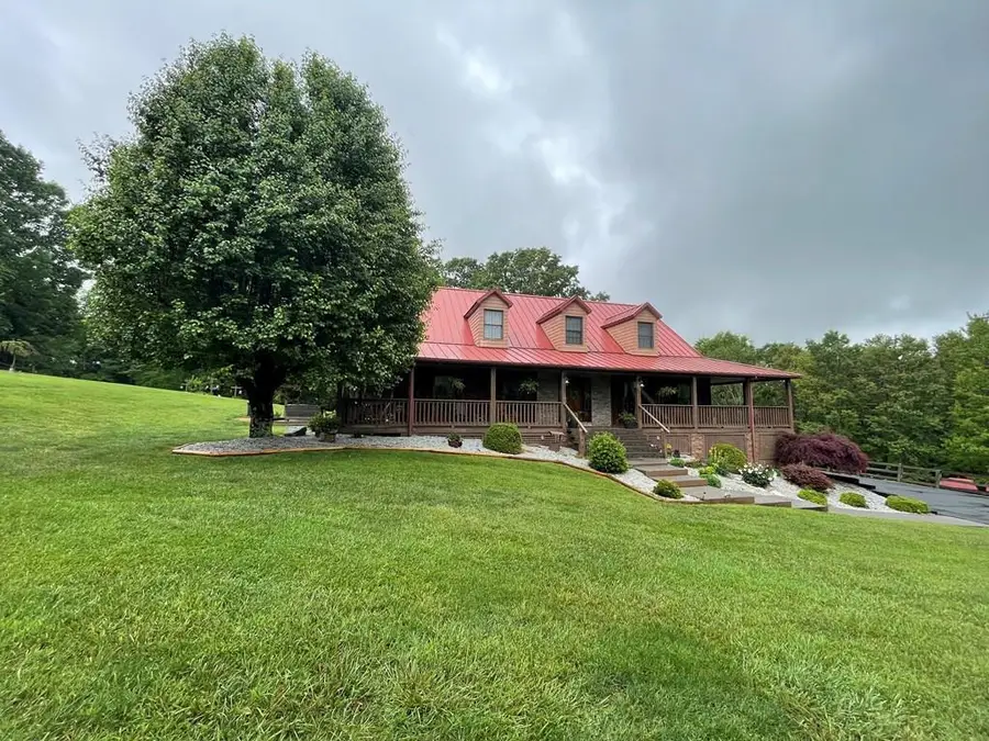207 Knobs Lane, Cedar Bluff, VA 24609 - #2