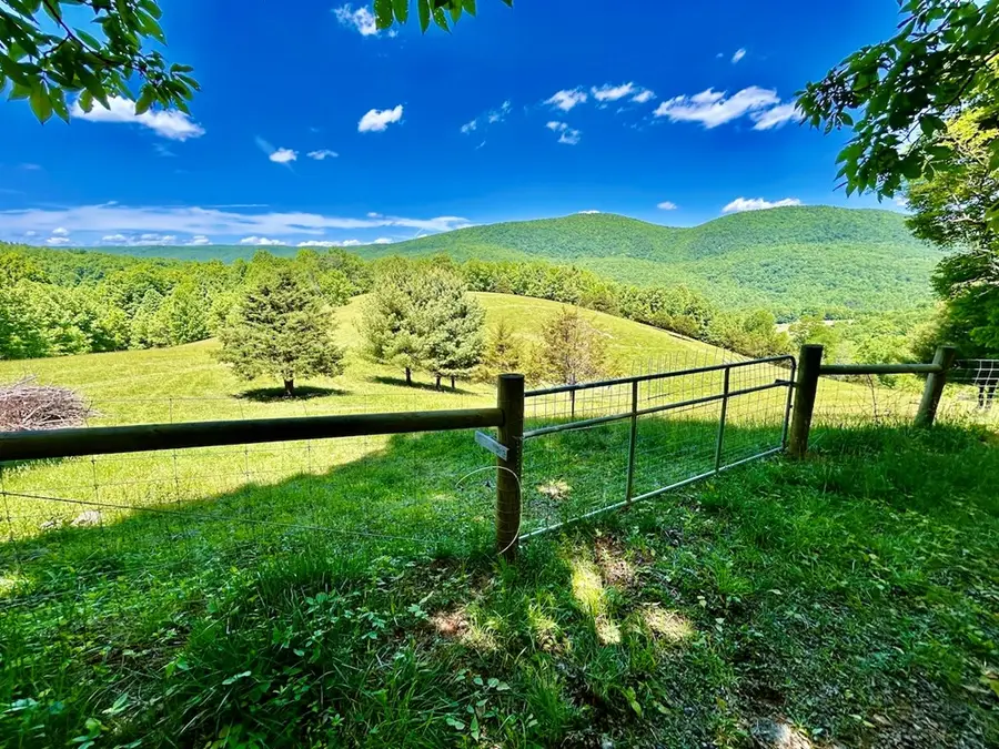 414 Niday Dr, Narrows, VA 24124 - #2