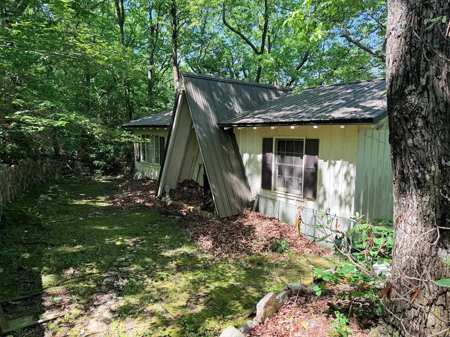 728 Groundhog Hills Rd, Hillsville, VA 24343 - #3