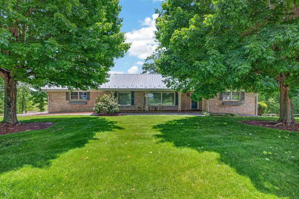 301 Mountain View Ave, Rural Retreat, VA 24368 - #1