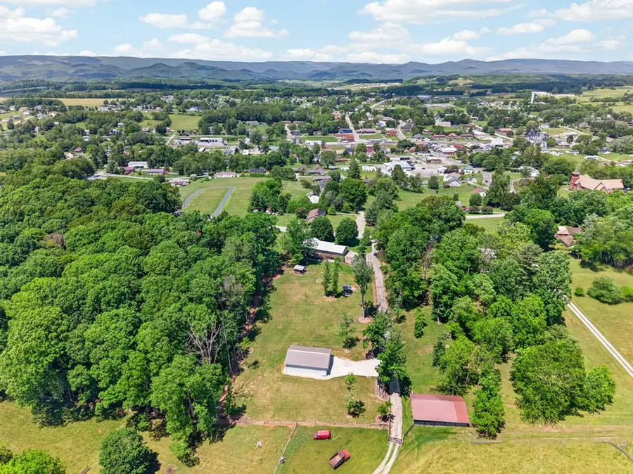 301 Mountain View Ave, Rural Retreat, VA 24368 - #2